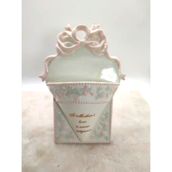 ThriftCHI ~ A Mother's Love Is Never Outgrown Wall Pocket Or Stand - Picture 2 of 9